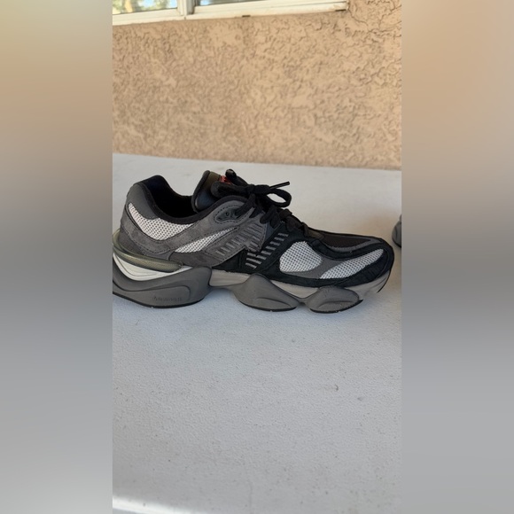 New Balance Men's Black and Gray Athletic Shoes Size 10 - Picture 5 of 9